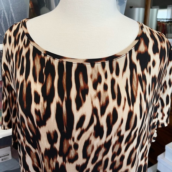 Animal Print Top - Picture 2 of 7
